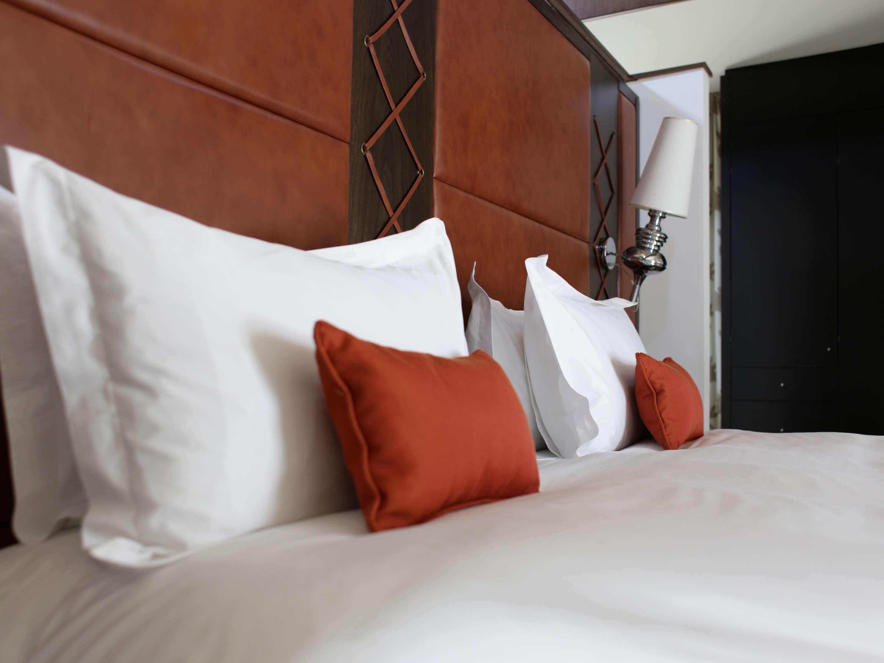 Sofitel Montevideo Casino Carrasco & Spa Екстер'єр фото A bed with pillows