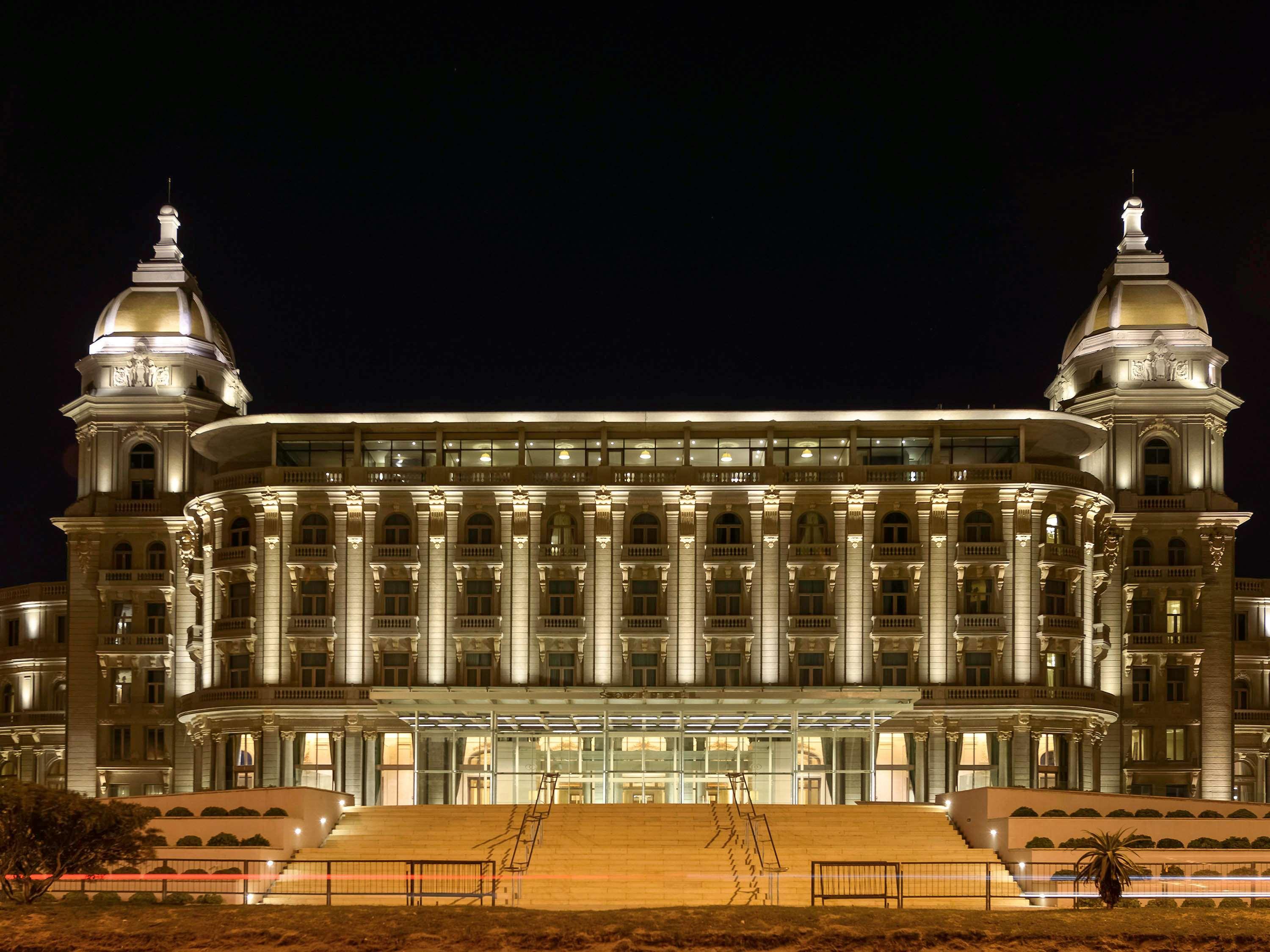 Sofitel Montevideo Casino Carrasco & Spa Екстер'єр фото The Grand Hotel at night