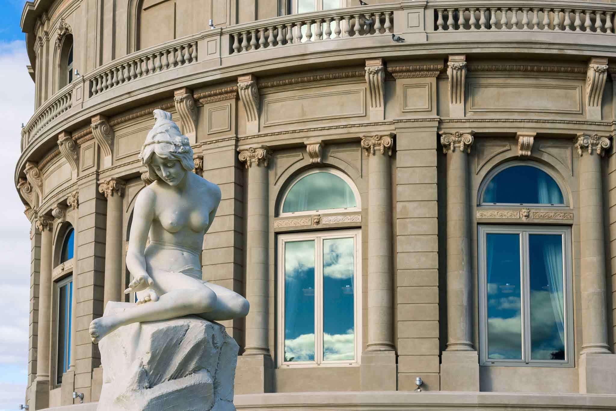 Sofitel Montevideo Casino Carrasco & Spa Екстер'єр фото The sculpture in 2011