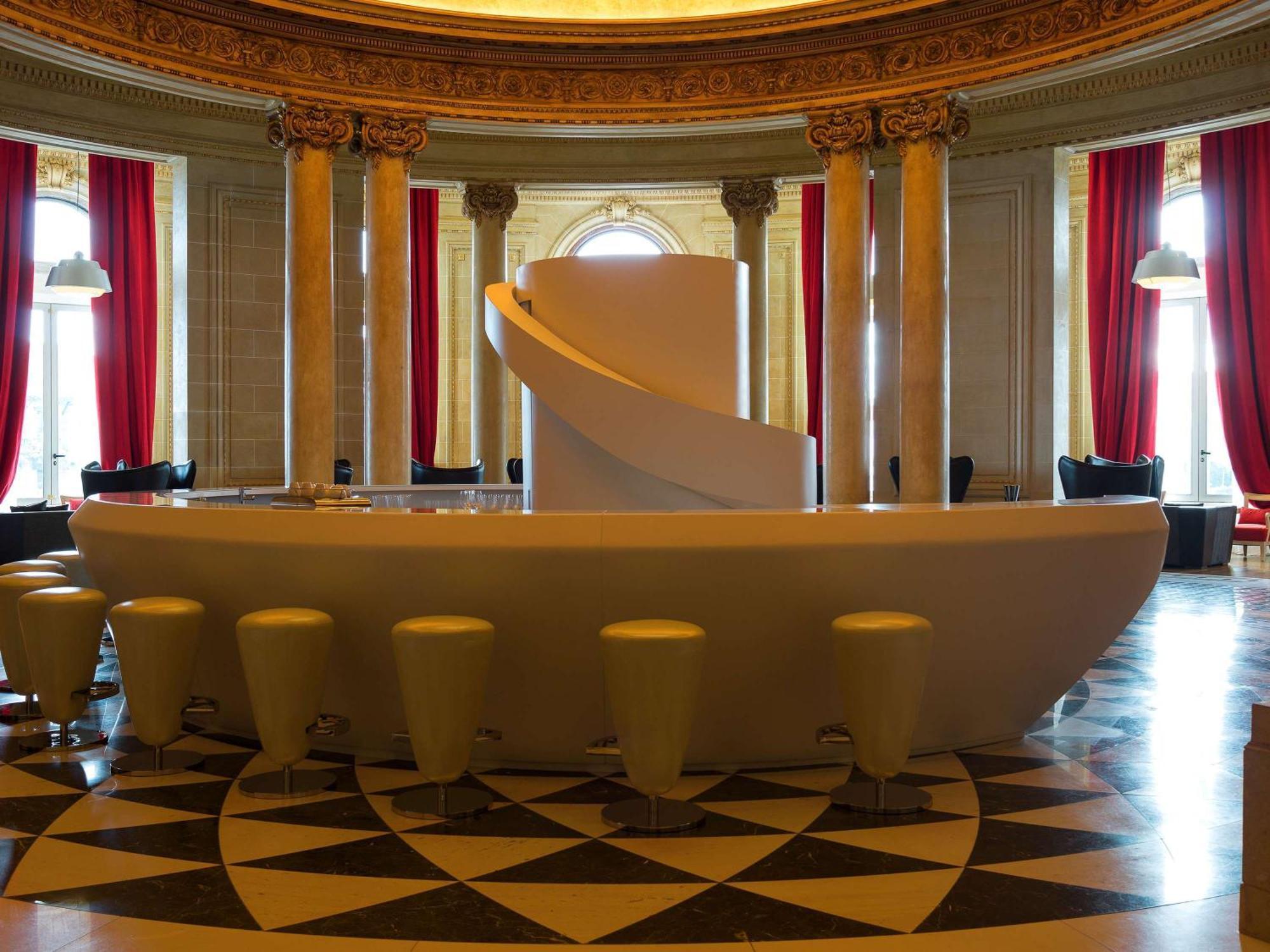 Sofitel Montevideo Casino Carrasco & Spa Екстер'єр фото The bar at the Hotel de Crillon