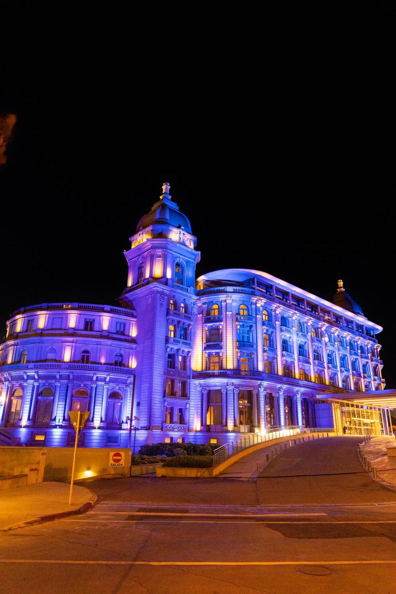 Sofitel Montevideo Casino Carrasco & Spa Екстер'єр фото The hotel at night